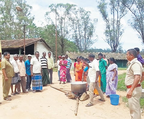 Manjolai tea estate workers preparing gruel in Naalumukku area, claiming that they have been devoid of income for the past 55 days