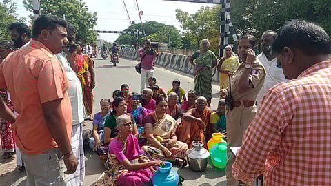 The councillor alleged that her ward was being ignored by the corporation officials as she is from the opposition party.