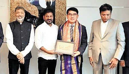 Chief Minister A Revanth Reddy & Industries Minister D Sridhar Babu with Hyundai Motors officials in Seoul