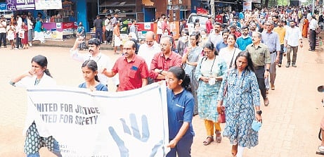 Doctors protesting in Thrissur on Monday