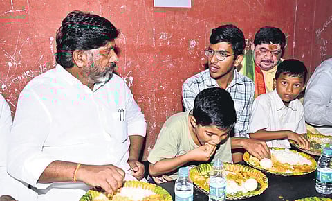 Deputy Chief Minister Mallu Bhatti Vikramarka and Transport Minister Ponnam Prabhakar join students for lunch at the Peddapur Gurukul residential school in Jagtial on Tuesday