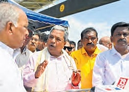Karnataka CM Siddaramaiah, Ministers N Ramanaidu, P Keshav inspected the Tungabhadra dam on Tuesday