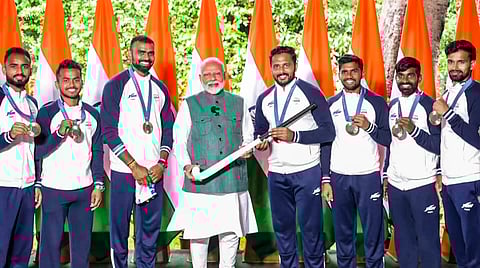 Who all cursed me for lack of ACs in Paris? Modi shares a laugh with India's Olympians