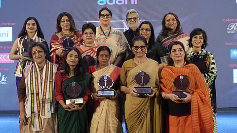 Devis celebrate their awards with TNIE Editorial Director Prabhu Chawla and  chief guest Smriti Irani.