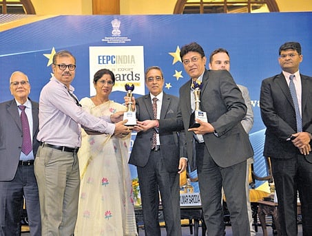 Minister Dr Sashi Panja presented the awards.