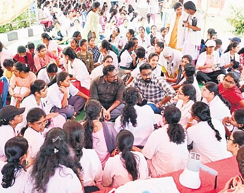 SVIMS junior doctors stage protest, condemning the rape & murder of trainee doctor, in Tirupati