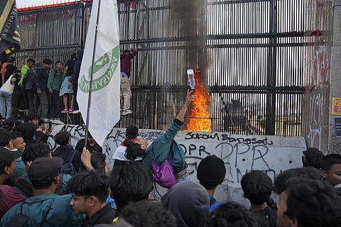 Protesters attempt to storm Indonesia's parliament during a protest against controversial change to election laws that could further enhance the political influence of outgoing President Joko Widodo, in Jakarta, Indonesia, Thursday, Aug 22, 2024.