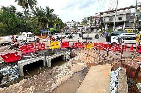 The work on concrete box culverts at the start of the Tripunithura mini bypass has reached the final stage. A long queue of vehicles can be seen 