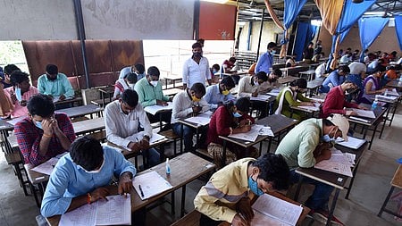 Amid massive protests by thousands of students in Prayagraj since Monday, the UPPSC has initiated preparations for the PCS, scheduled for 7 and 8 December.