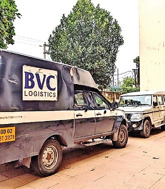 Gold and silver ornaments 