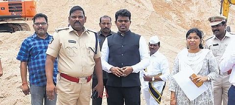 Educate the public on new sand policy: Palnadu Collector   