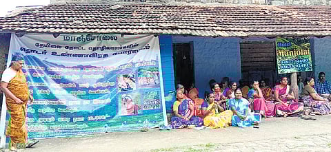 The protesters demanded the state government to give them compensation of `25 lakh and 10-acre land on Manjolai hills for agricultural purposes