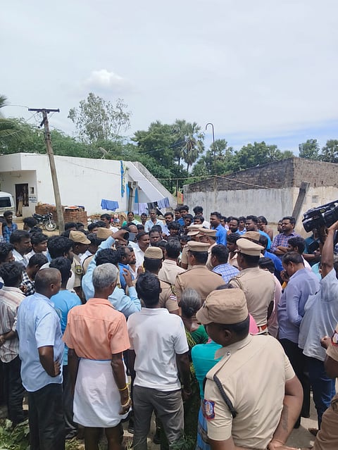 Police officers held discussions with villagers and VCK cadres at Kayathur near Vikrawandi regarding a flagpole issue