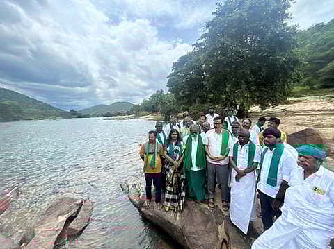 Farmers led by PR Pandiyan and P Ayyakannu urge the Tamil Nadu government to construct a dam in Rasimanal.