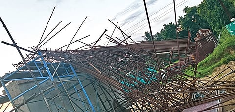As many as six workers were critically injured after a frame of iron rods for construction of pillars of a bridge collapsed on them at Pantei in Bishnupur panchayat of Baliapal block on Thursday.