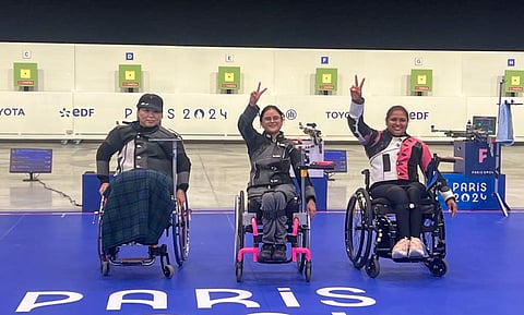 India's Avani Lekhara, centre, and Mona Agarwal, right, pose for photos after winning the gold medal and bronze medal repectively in the women's 10m air rifle (SH1) event at Paralympics 2024 (Photo | PTI)