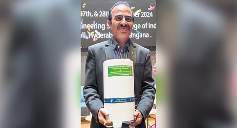  The inventor, Mandaji Narsimha Chary showcases the Global 369 device