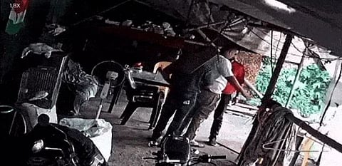 The police personnel 