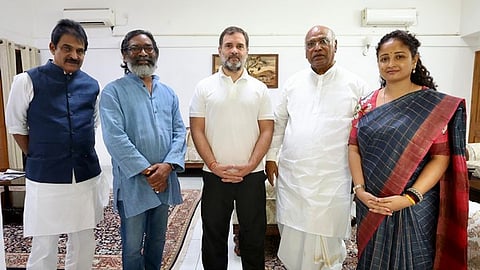 Jharkhand CM Hemant Soren with Mallikarjun Kharge and Rahul Gandhi