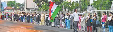 People form a human chain at EM Bypass to protest against the rape-murder of a trainee doctor in . | pti