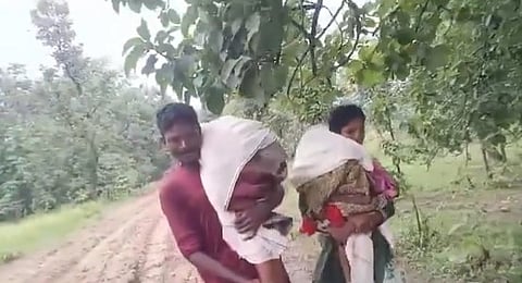 Viral vedio shows couple forced to carry their dead sons due to inavalilbaility of ambulance. 