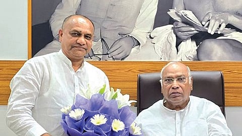 A file picture of B Mahesh Kumar Goud with AICC president Mallikarjun Kharge