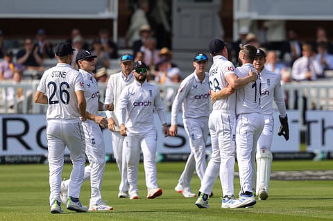 Sri Lanka won the toss and opted to bowl first in gloomy conditions and with the floodlights on for the third and final test against England.