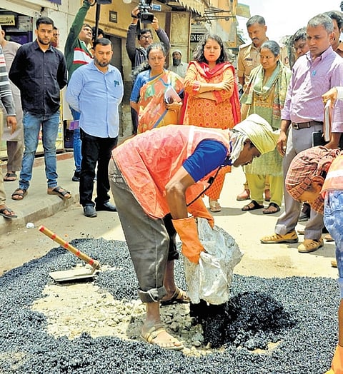 Deputy Chief Minister's order pushes Bruhat Bengaluru Mahanagara Palike  to fill potholes in East Zone