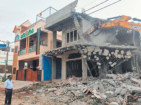 Mushrooming illegal constructions 
at Karanth Layout keep Bangalore Development Authority busy 