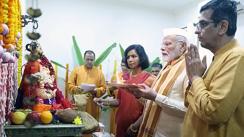 PM Modi participating in Ganpati Puja at CJI Chnadrachud's residence. 