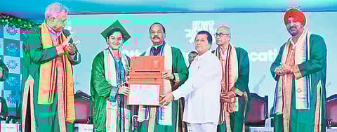 Governor Raghubar Das and KIIT founder Achyuta Samanta presenting degree to a student