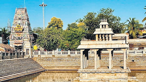 Chola inscriptions in this temple mention that approximately one thousand years ago, this village was known by the same name and that it was also called Mummudi Chola Nallur.