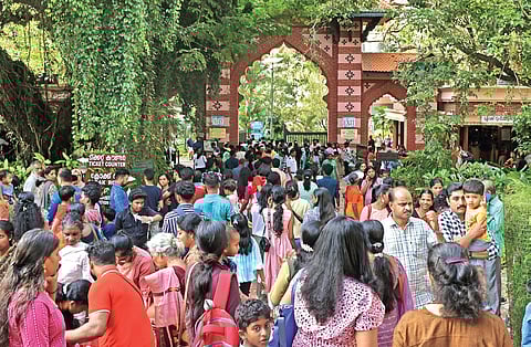 The rush in front of theThiruvananthapuram zoo on Tuesday | B P Deepu
