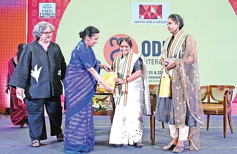 CEO of TNIE Lakshmi Menon felicitating Meera Devi and Meena Kotwal