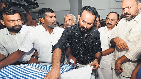 Industries Minister P Rajeev and Leader of the Opposition V D Satheesan at the hospital to pay last respects to departed CPM leader M M Lawrence 