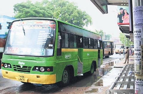 A mini bus at Goripalayam bus stop in Madurai 