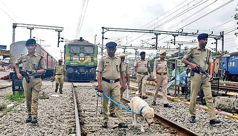 Fishplates removed by railway staff, 3 detained in Surat