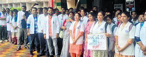 Doctors stage protest, demand arrest of JSP MLA Pantham Nanaji