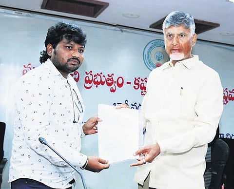 Describing the donations as historic, the Chief Minister acknowledged the overwhelming public response to the flood relief efforts and said, “Young and old alike, all responded. If we stay united, we can face any disaster.”