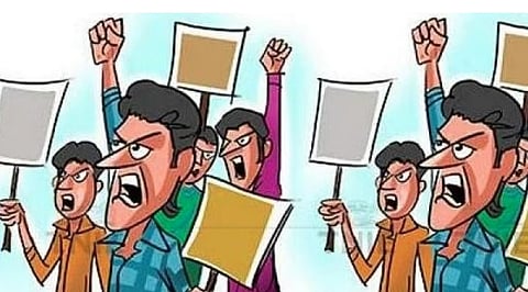 The residents of Nedunkulam, near Sathankulam, hoisted black flags atop their houses and resorted to protests at the government offices complex in the village here on Wednesday.