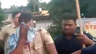 Curfew clamped in Bhadrak after
mob attacks cops