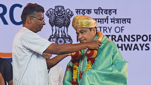 Karnataka PWD Minister Satish Jarkiholi greets Union Minister Nitin Gadkari in Bengaluru on Thursday.