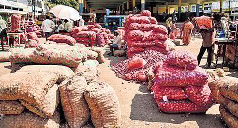 The increase in prices has been attributed to the decreased area of onion cultivation in Kurnool