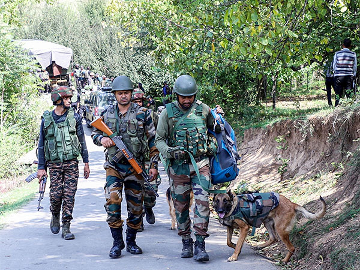 Two Punjab soldiers killed in J&K, cremated with honors