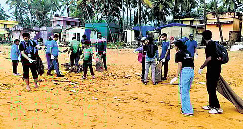 Volunteers cleaning up Vettucaud beach as part of the special drive organised by the Indian Institute of Space Science & Technology and WWF-India in Thiruvananthapuram on Wednesday