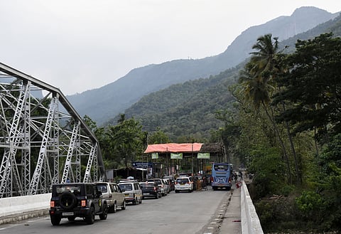 Officials checking E - Pass for the Vehicles heading to Nilgiris district at Kallar in Coimbatore district.
