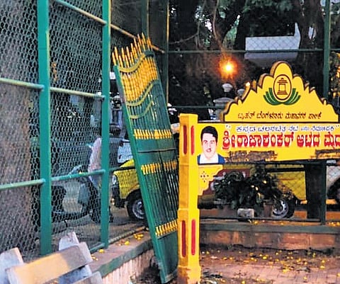 The special committee probing the gate collapse at a playground in Malleswaram, which claimed the life of a 10-year-old boy, has highlighted seven points that caused the accident. 