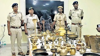 Accused Sarada Acharya along with the recovered stolen articles 
