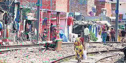 L-G slams ‘dire state’ of south Delhi localities, AAP hits back