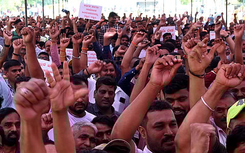 Retailers protest against tobacco rules